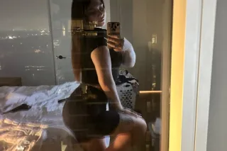 Super wet and freakyy friday 💦 Live video shows and content rn ! 👅 - Image 4
