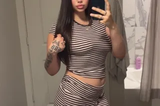 Super wet and freakyy friday 💦 Live video shows and content rn ! 👅 - Image 1