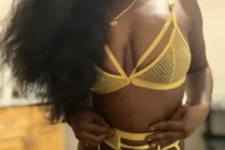 Theres Not 1 Person in The 518... - Image 3