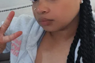Ready to suck 👅message me if y... - Image 2