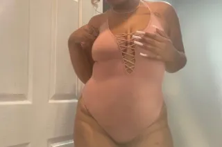 18, 5'10, lightskin & stacked ... - Image 4