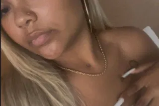 18, 5'10, lightskin & stacked with 38DD 😘curves you won't forget# READY AND AVAILABLE: - Image 6