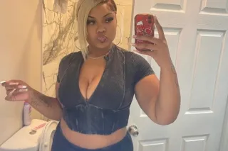 18, 5'10, lightskin & stacked ... - Image 1