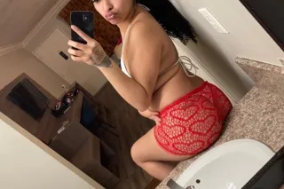 SMALL & PETITE 🫦 - Image 5