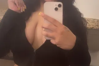 THICK PRETTY PUERTORICAN MAMI ... - Image 1