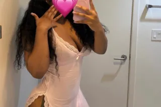 just a pretty face with some v... - Image 2