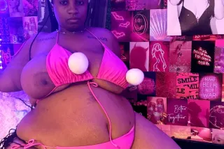 Soft Thick BBW Looking For Good Company 😏 - Image 9