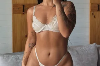 Available 💕Full service and ma... - Image 1