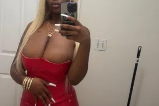 Big Titty Bimbo🍒cum have some fun 💦outcalls Available 24/7 Just For You😘 - Image 1
