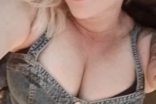 Sexy MILF Available for Incall/Outcall & Car Fun (Citas Disponible) - Image 4