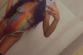 Petite & curvy sexy sweet trea... - Image 3