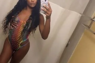Petite & curvy sexy sweet trea... - Image 1