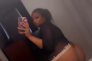 ONE NIGHT ONLY✨NEW In Town✨👑 T... - Image 2