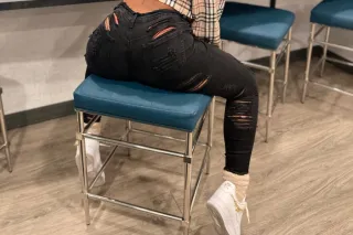 Exclusive MASSAGES ONLY RIGHT ... - Image 1