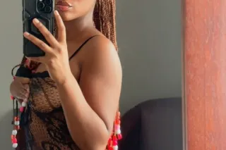 📍 70qv special Camp Wisdom • Red Bird 💋 Available Day & Night ✨ Sexy Slim Thick Beauty 😍📲 Rush Me for a Great Time 😉💕 - Image 1