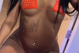 Available cum see me 😍😍😍 - Image 1