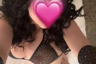 Sweet, classy, and a little bit naughty… ready to make your day unforgettable 💕Nueva en la zona - Image 5