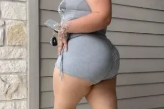 THICK ASS LATINA 😘 - 26 - Image 4