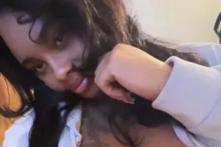 skilled playmate 🫶🏽 busty youn... - Image 1