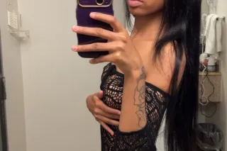 New in town😻𝚜𝚎𝚡𝚢 𝚌𝚊𝚛𝚊𝚖𝚎𝚕 𝚍𝚘𝚕𝚕👅... - Image 1