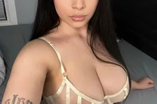 New in town Sexy Latina - 22 - Image 1