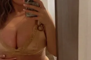Busty Bombshell Bella🫦 - Image 7