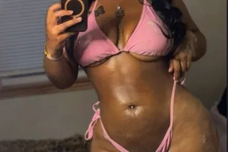 sexy islander babe - Image 3