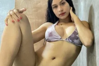 Adventurous, Creative, & Loving Woman Seeks Her Perfect Match! - Image 1