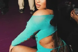 New Hot Girl in Town - Image 5