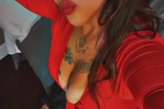 Visiting this weekend 🤤💦🤫Fat pussy with a fat ass Latin bombshell - Image 5