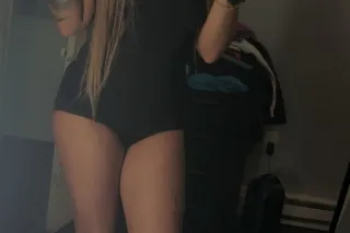Sexy Italian 👠 .. Foot Fetish ... - Image 1