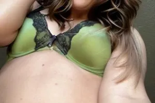 ❤Cutie with a Bootie here in W... - Image 1