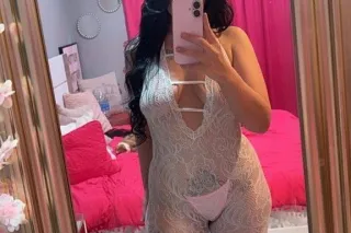 chica latina lista para ti pap... - Image 3