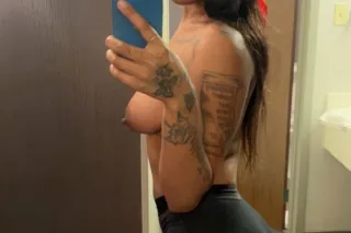 Slim Waist 🍑 with a pretty face 🥵 - Image 5