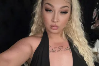 ThiCK WhiTE GiRL 😋💦 BUSTy BloN... - Image 2