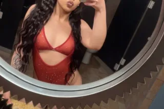 New Fine & Petite Lightskin 💕 ... - Image 1