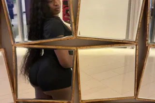 SEXXY IN TOWN 🫦 AVAILABLE DOWN... - Image 3
