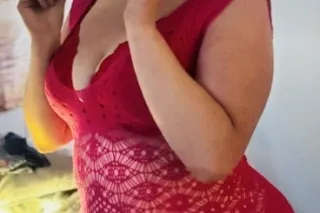 curvy redhead milf wants to play now - Image 1