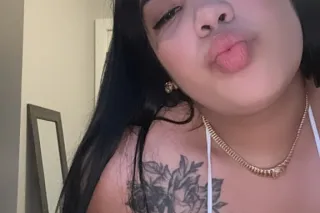 Sexy Latina girl - 23 - Image 1