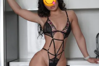 Sexy Latina for a few days onl... - Image 4