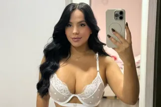 😍🥰😘Beautiful hot and rich girl... - Image 1