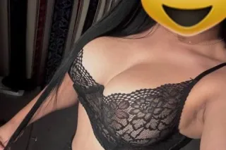Exclusive Latina, total attent... - Image 2