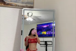colombiana caliente en tu cuid... - Image 1