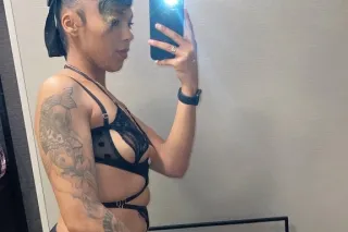 New in Town 💋 - Image 3