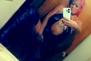 Greek Queen hit my line lets m... - Image 2