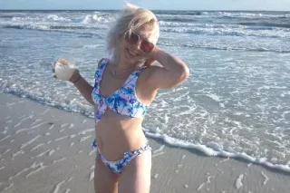 I'm The Hot Girl Next Door Typ... - Image 3