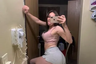 petite latina 💦 - 24 - Image 1