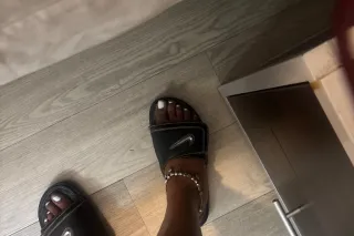 IN/OUT OPEN prettty brown with... - Image 3