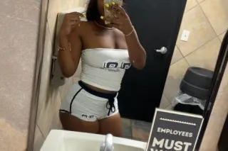 TOP TIER SERVICE CALL ME NOW 😘... - Image 1