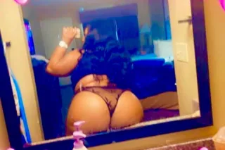 BBW BUBBLE BOOTY VISITING FRAN... - Image 3